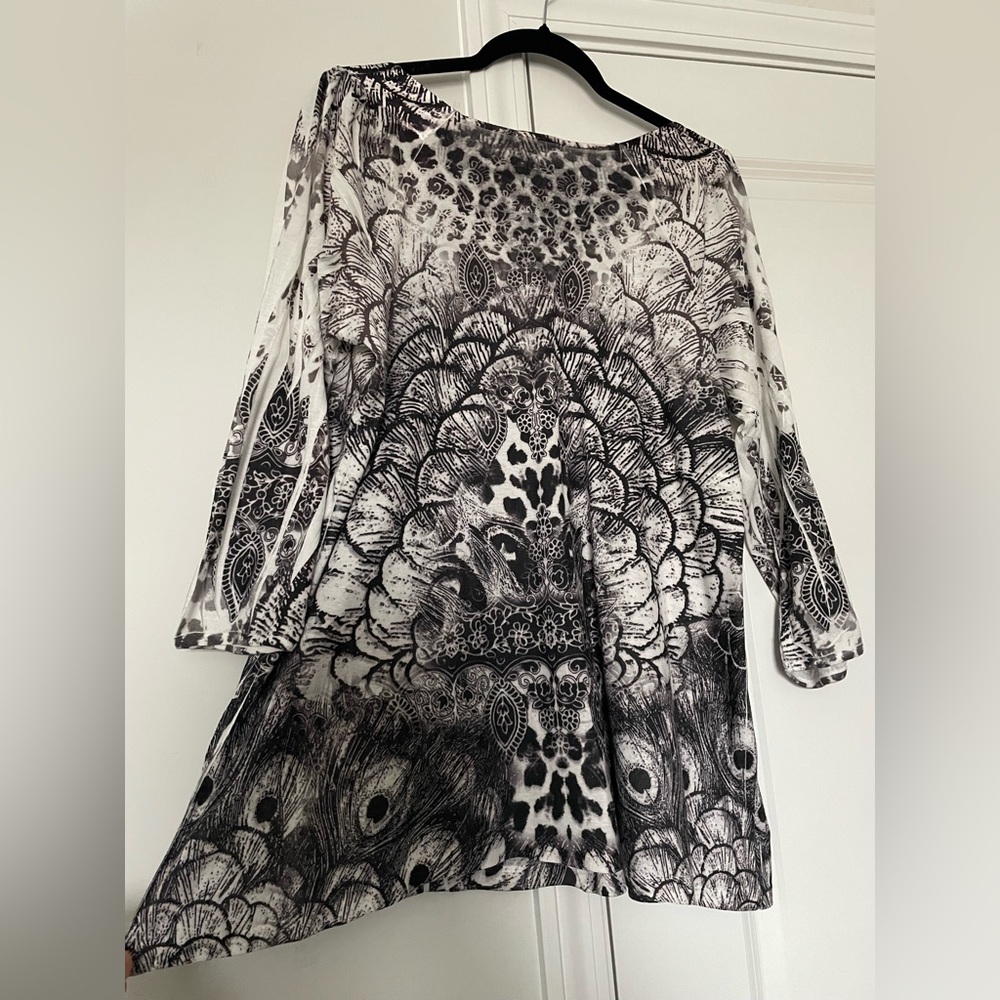 Apt 9 Womens Top 2X Peacock Print 3/4 Sleeve Artsy V Neck Black and White Casual - Picture 10 of 16
